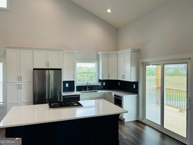 Building Photo - 425 Smokey Rd