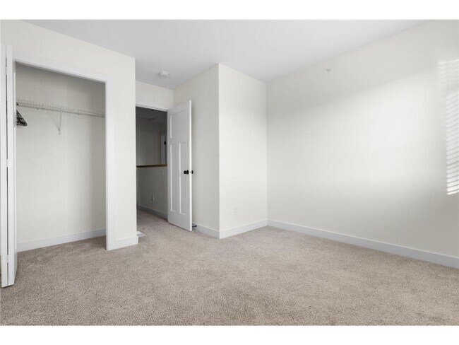 Building Photo - 1796 Calhoun Ct S