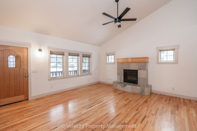 Building Photo - 2469 NW Sacagawea Ln