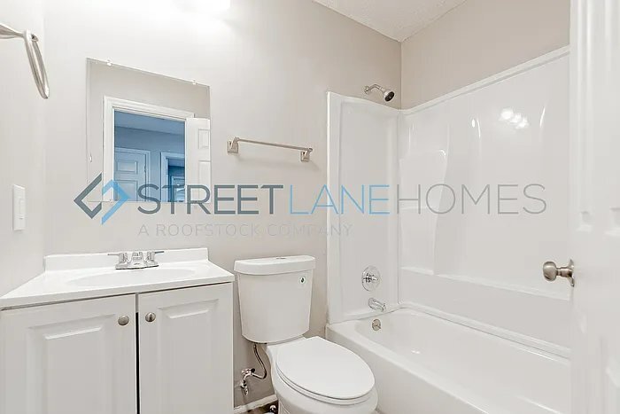 Building Photo - 2520 Stonehenge Dr