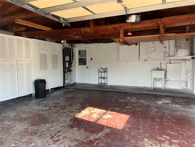 Building Photo - 4216 Hillsdale Dr