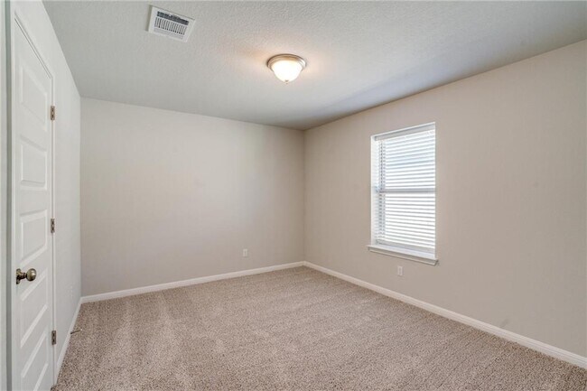 Building Photo - 2205 Limestone Lake Dr