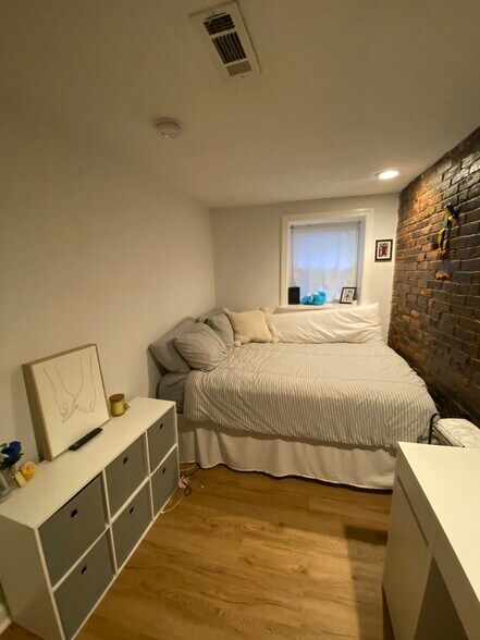 Building Photo - 145 Endicott St