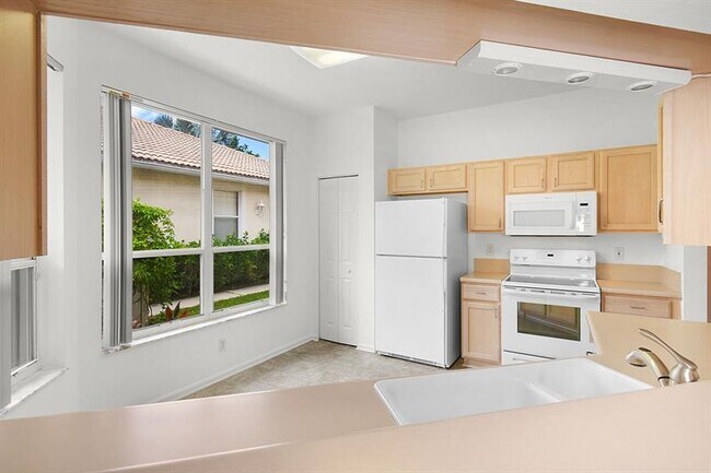 Building Photo - 6888 SE Warwick Ln
