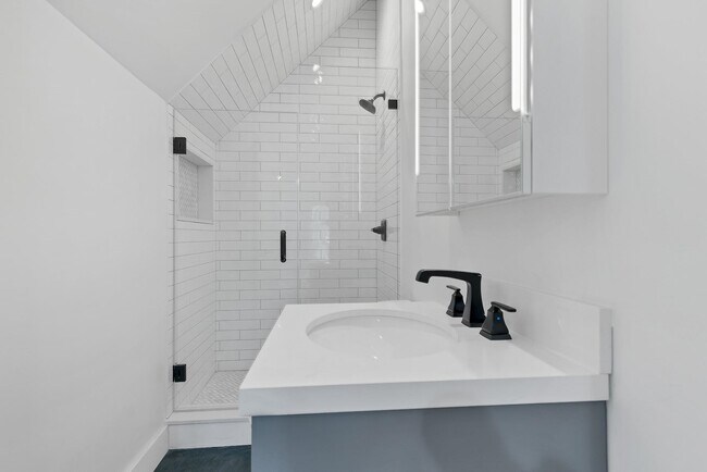Building Photo - 208 Shippen St