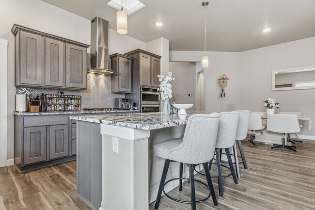 Building Photo - Pristine Four Bedroom 2 Bath home in Mesa Village