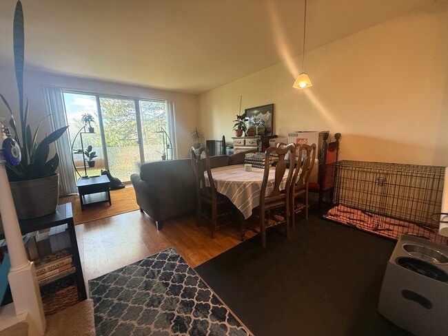 Building Photo - 348 Fallbrook Ct