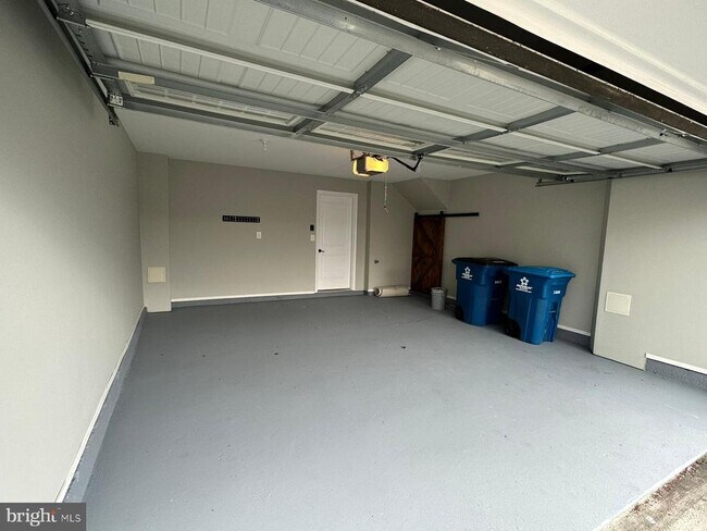 Building Photo - 129 Hornbeam Dr