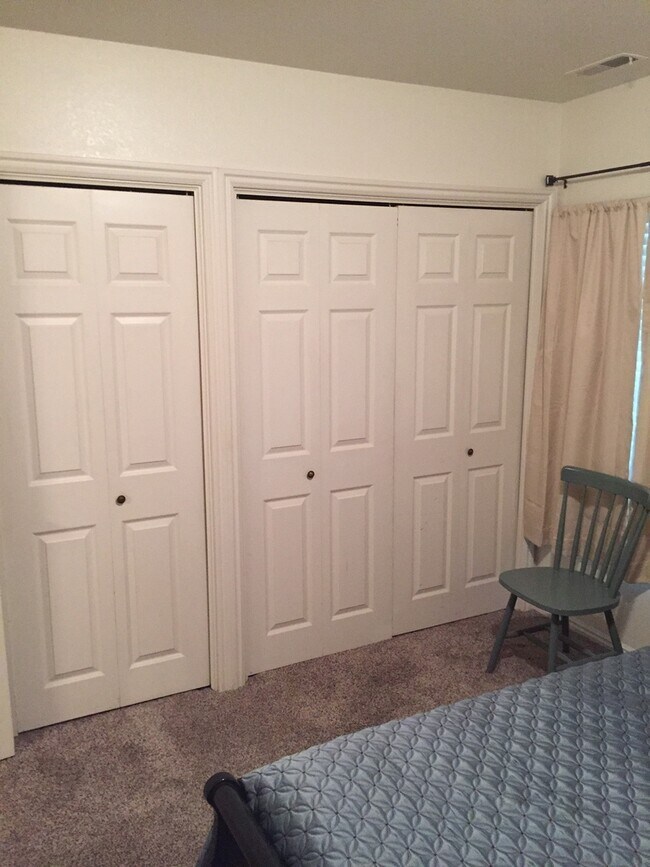 Building Photo - Partially Furnished 2 bedroom, 1 bathroom ...