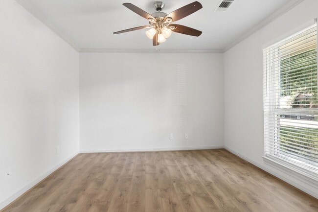 Building Photo - 6022 Beaudry Dr