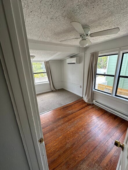 Building Photo - 730 1/2 24th Ave N