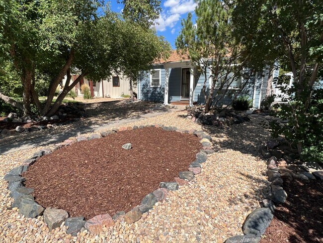 Building Photo - Cute East Denver Bungalow