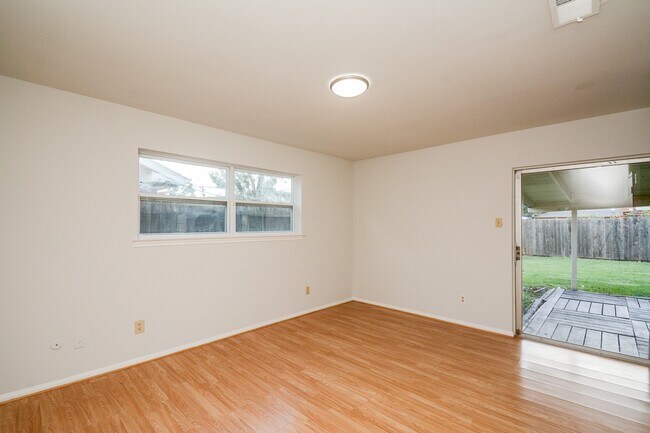 Building Photo - 7222 Pella Dr