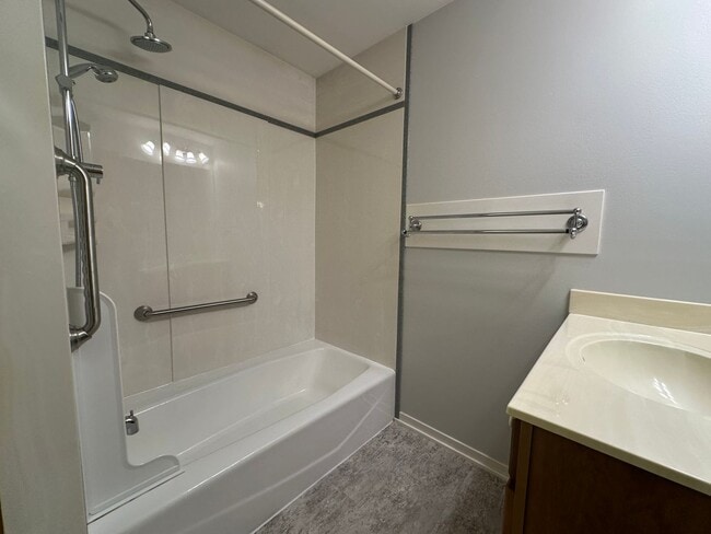 Building Photo - 7006 Parker Hill Dr