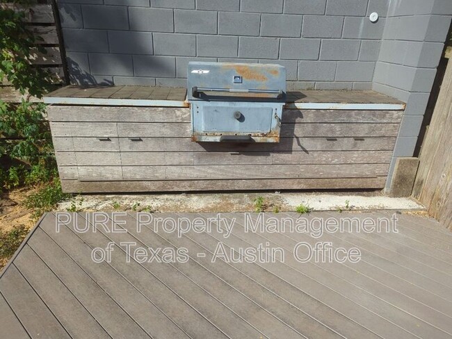 Building Photo - 6005 Avery Island Ave