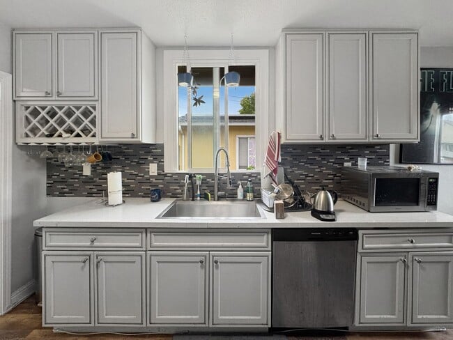 Building Photo - 3BR Craftsman-Style HOUSE for Rent | Priva...