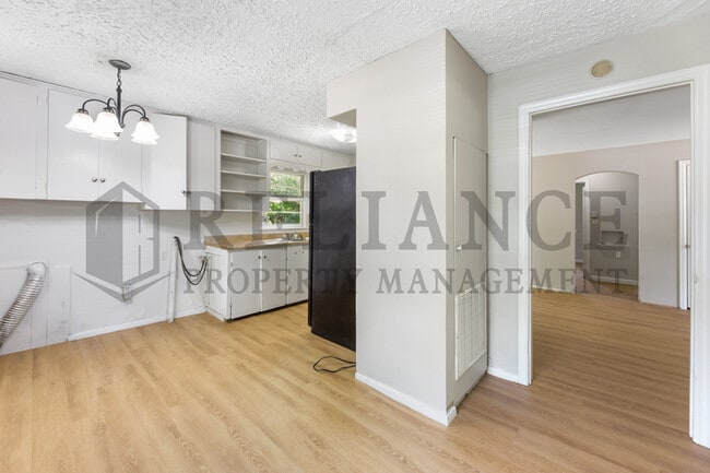Building Photo - 1462 N Battin St