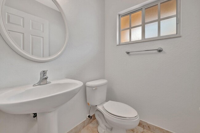 Building Photo - 3055 Riverside Dr
