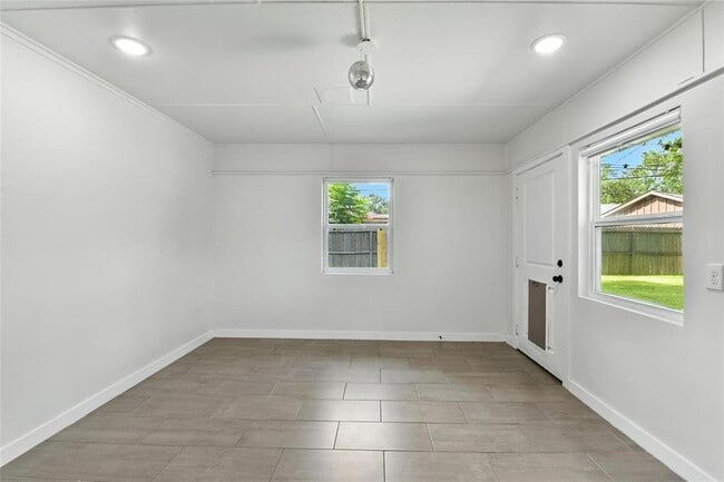 Building Photo - 4814 Warm Springs Rd