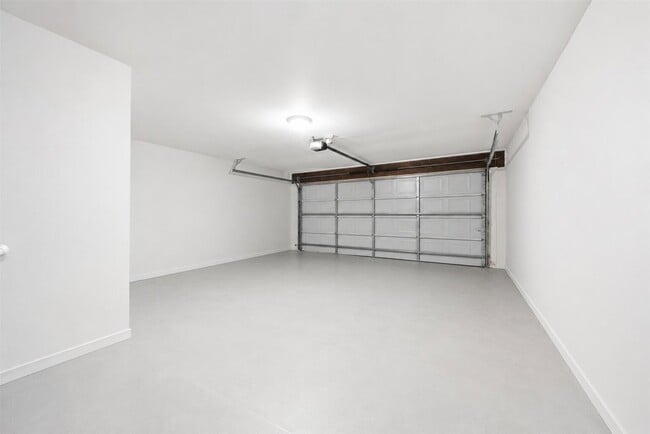 Building Photo - 1421 W 23rd St