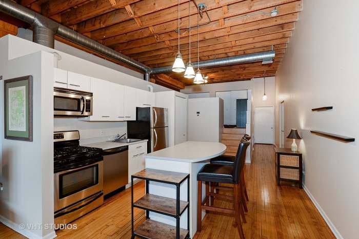 Kitchen (old paint) - 3201 N Seminary Ave