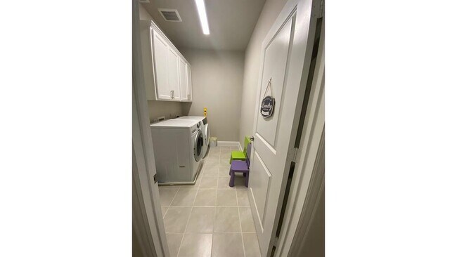 Building Photo - 2008 Naples Dr