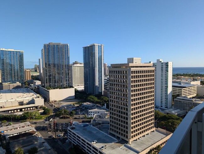 Building Photo - Pet Friendly Large End Unit At Moana Pacif...