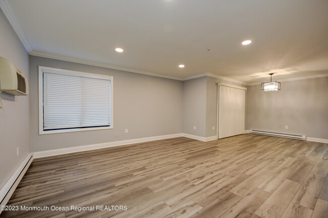 Building Photo - 58 Amberly Dr