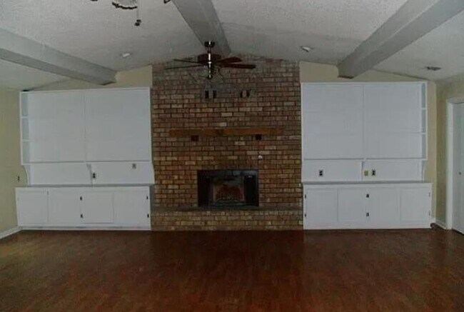 Building Photo - 1725 Drost St