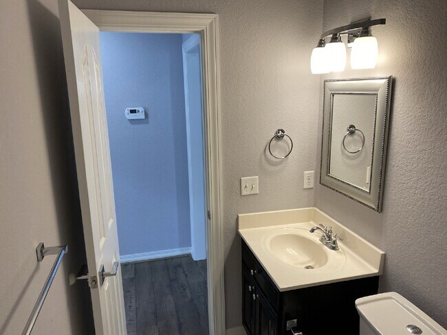 Building Photo - 572 Branchwood Ave