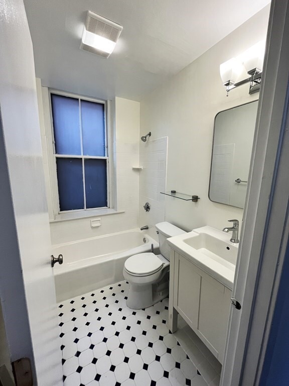 Building Photo - 2A Wellington St