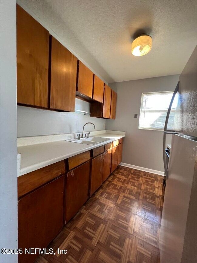 Building Photo - 8095 Lourdes Dr W