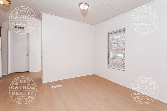 Building Photo - 756 Cooke Rd