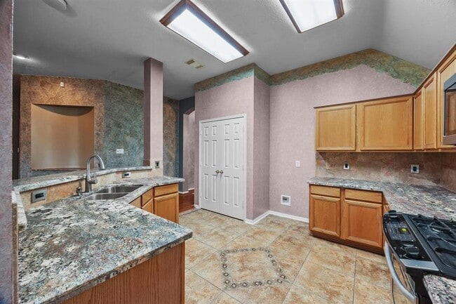 Building Photo - 2723 Shelby Dr