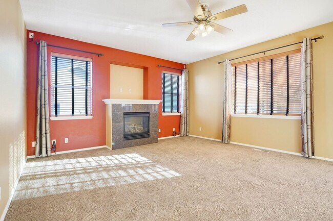 Building Photo - 4Bd/2.5Ba Two Story House - Available to View!