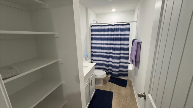 Building Photo - 2512 Hackamore Dr