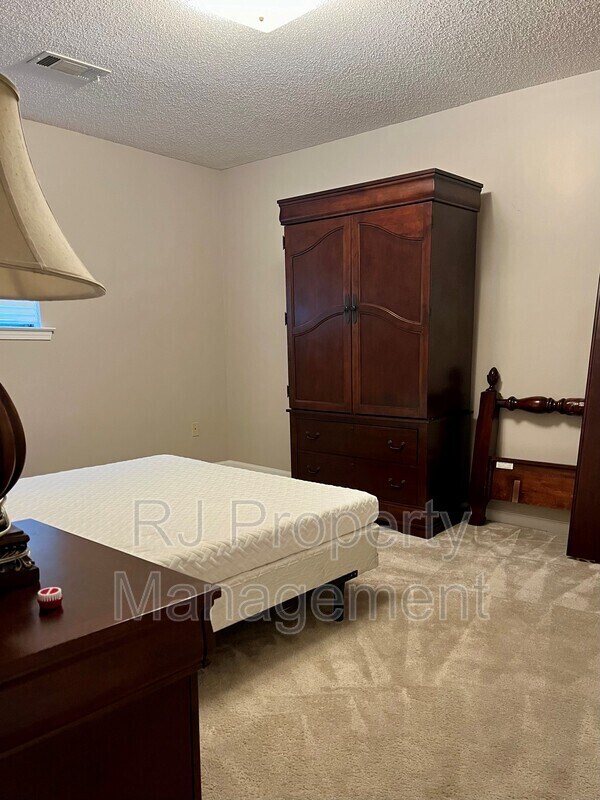 Building Photo - 5656 Encino Cove