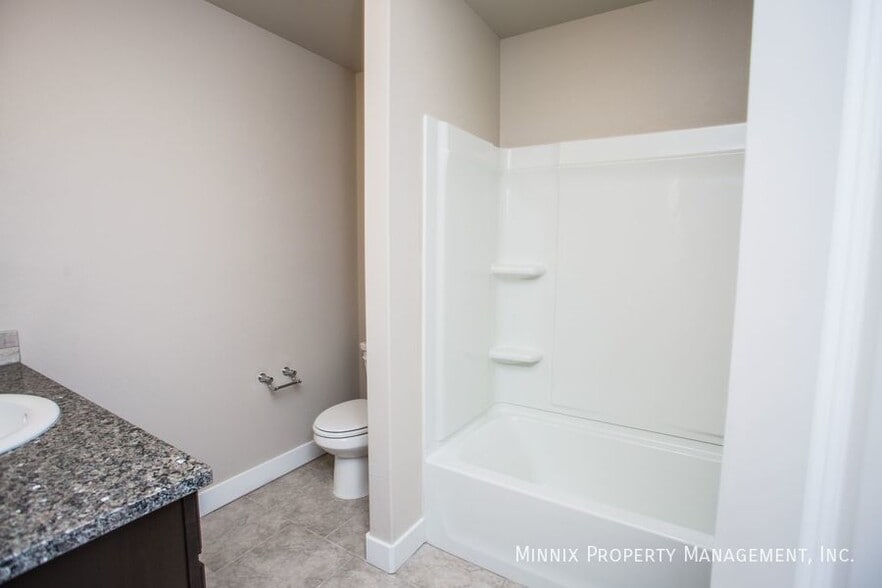 Building Photo - 10408 Winfield Ave