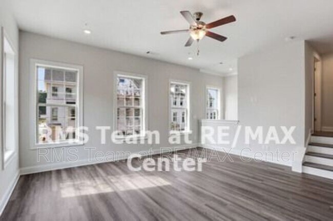 Building Photo - 1650 Mountain Top Ln