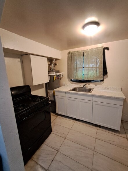 Building Photo - 2935 Oleander Ave