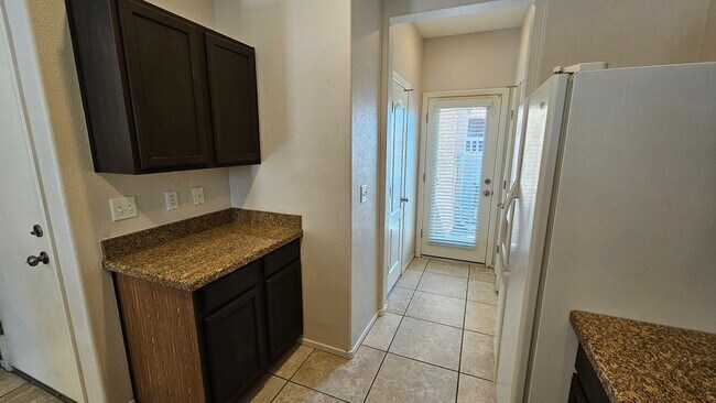 Building Photo - Spacious 3 bedroom Town home in Henderson!!!