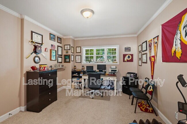Building Photo - 187 Marbrook Dr