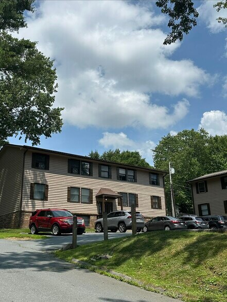 Building Photo - 137 Stoneybrook Ct