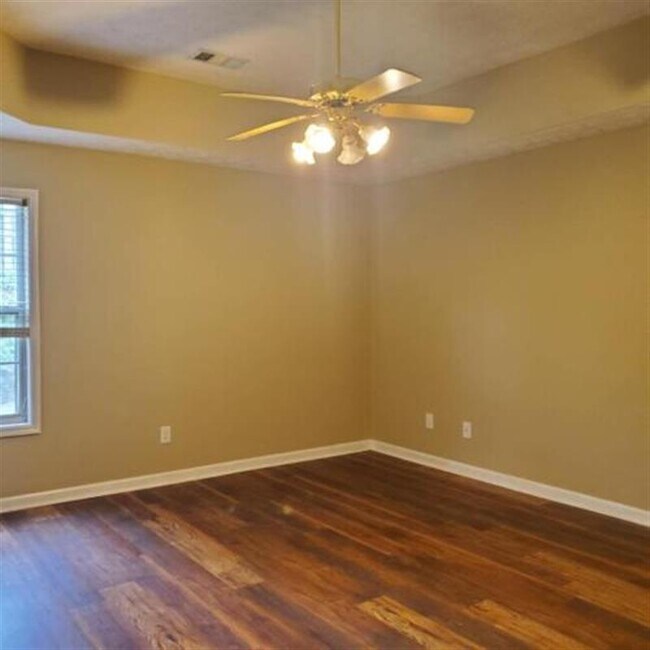 Building Photo - BEAUTIFULHOMES....