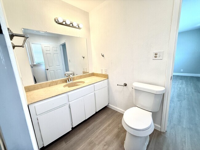 Building Photo - 39 Melody Ln