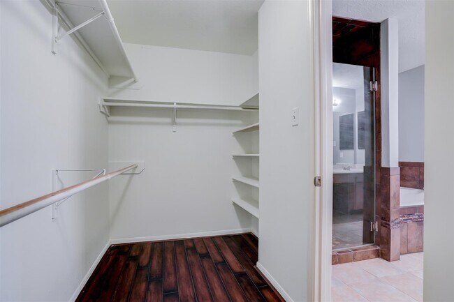 Building Photo - 3614 Lindenfield Dr
