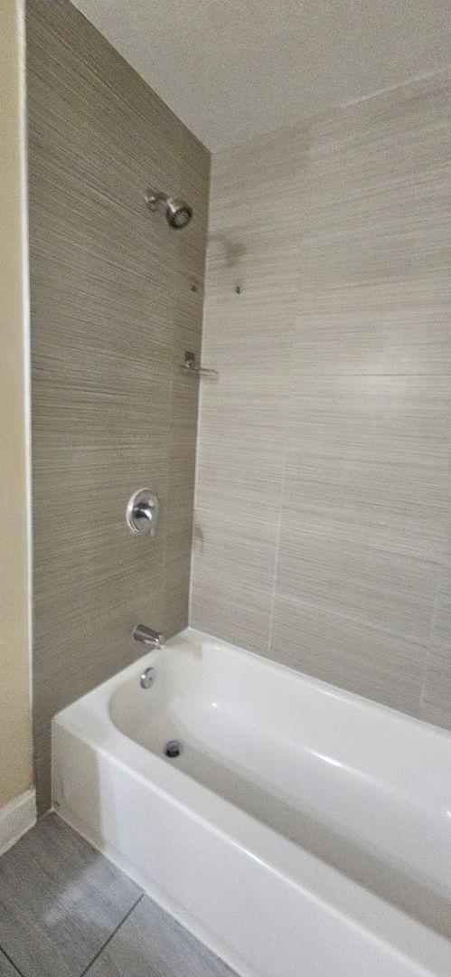 Building Photo - 85(1631)