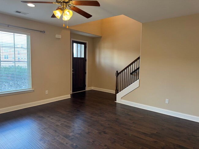 Building Photo - 3 BR Bellevue Townhome in Harpeth Park