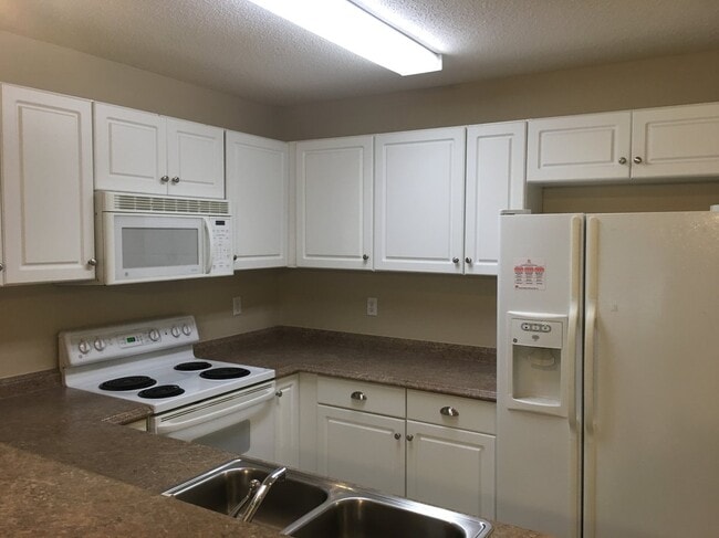 Building Photo - 976 Scenic Oak Ln