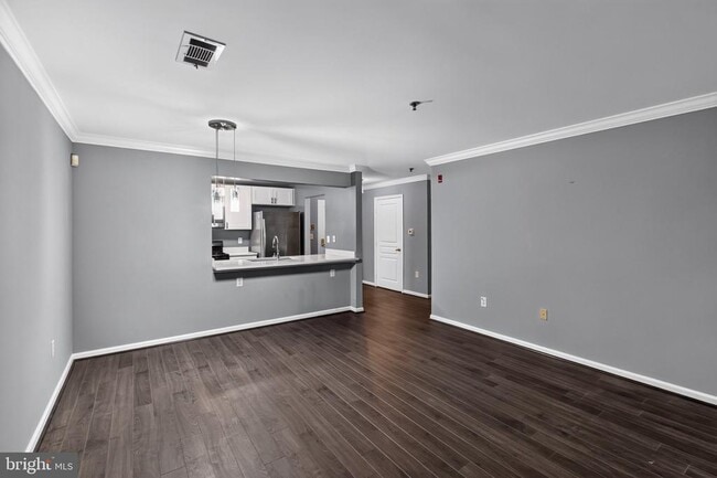 Building Photo - 5565 Seminary Rd